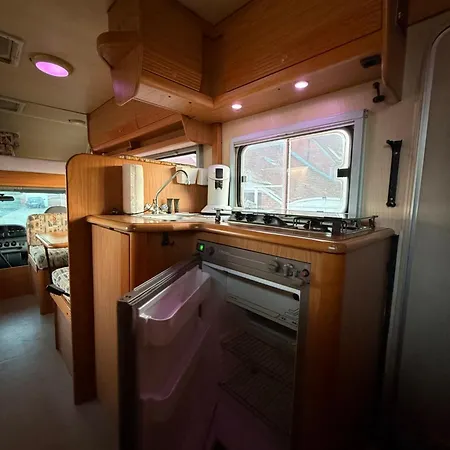 مكان تخييم Camper *